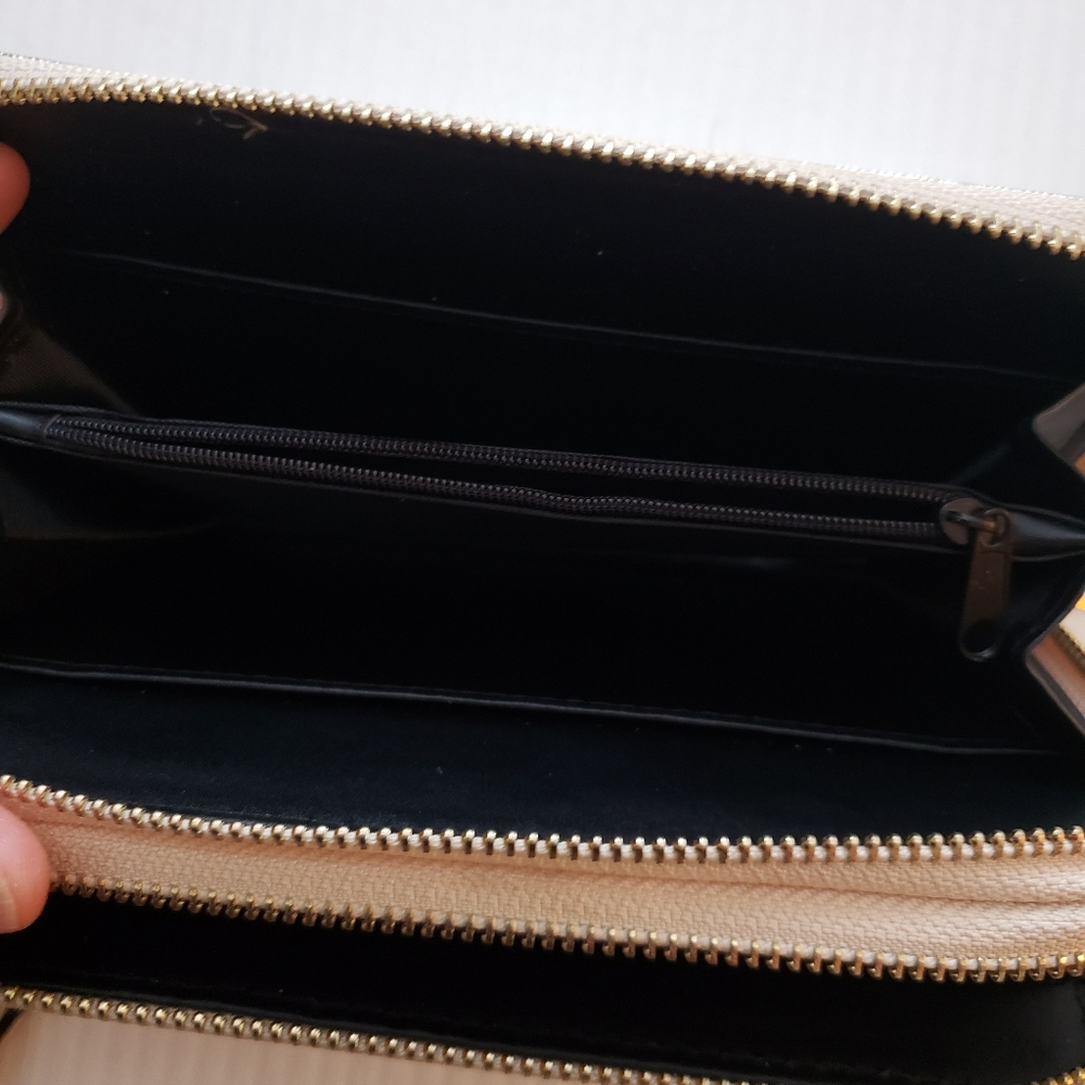 Gold Wallet - Picture 6 of 8